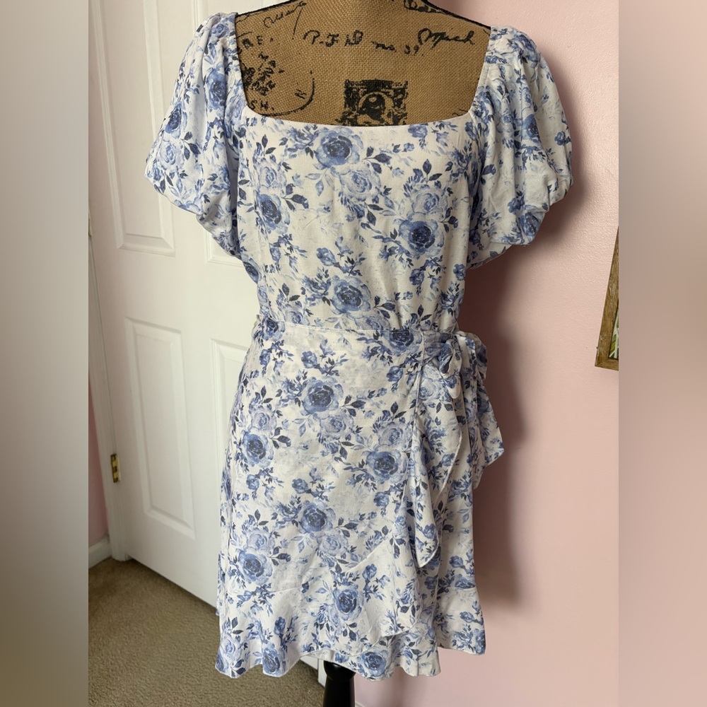 NWOT- Trixxi White and Blue Floral Square-Neck Wrap Dress